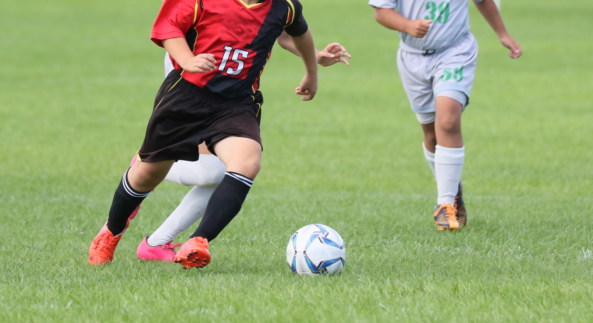 スポーツする時に足の甲の小指側が痛い!それは「ジョーンズ(Jones)骨折」かもしれません。